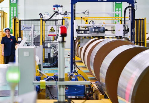 生產一線分秒必爭 經濟發(fā)展動力強勁